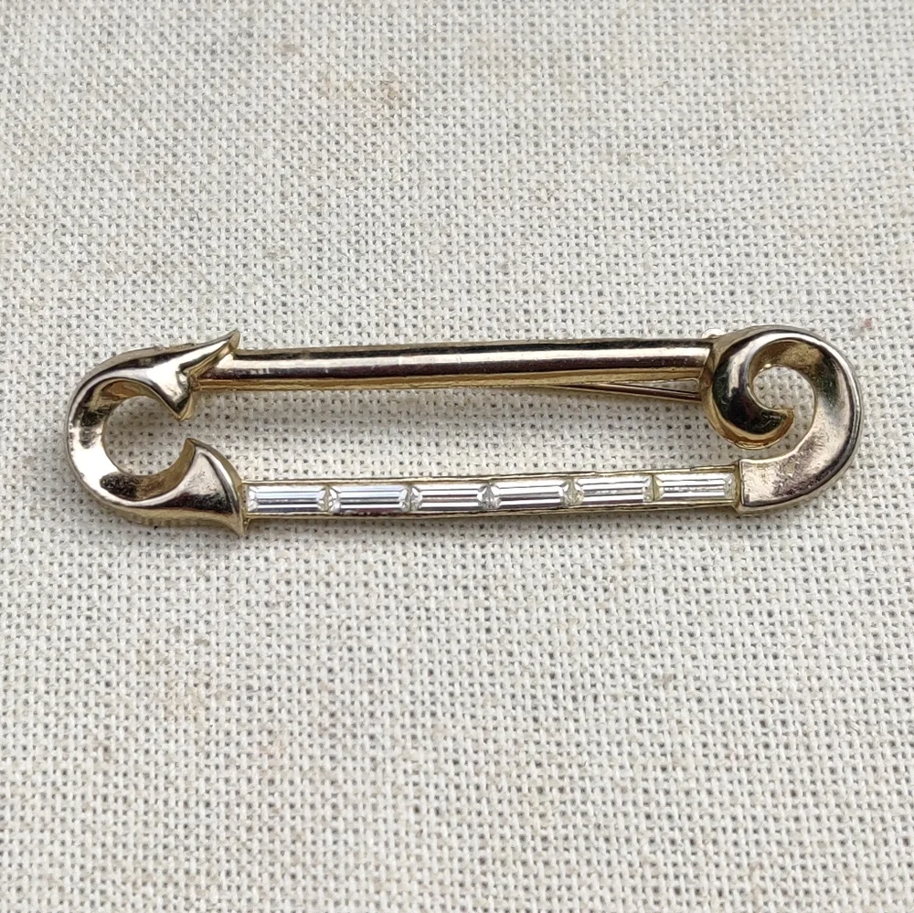 Vintage baguette safety pin brooch - Picture 4 of 11